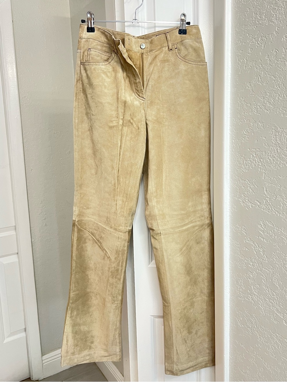 Classiques Entier 100% Leather Creamy Tan / Beige Suede Straight-Leg Pants